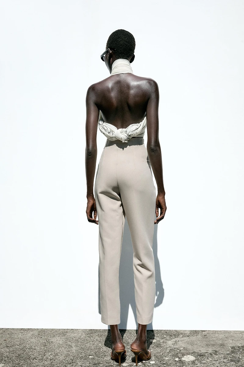 PANTS WITH A HIGH WAIST