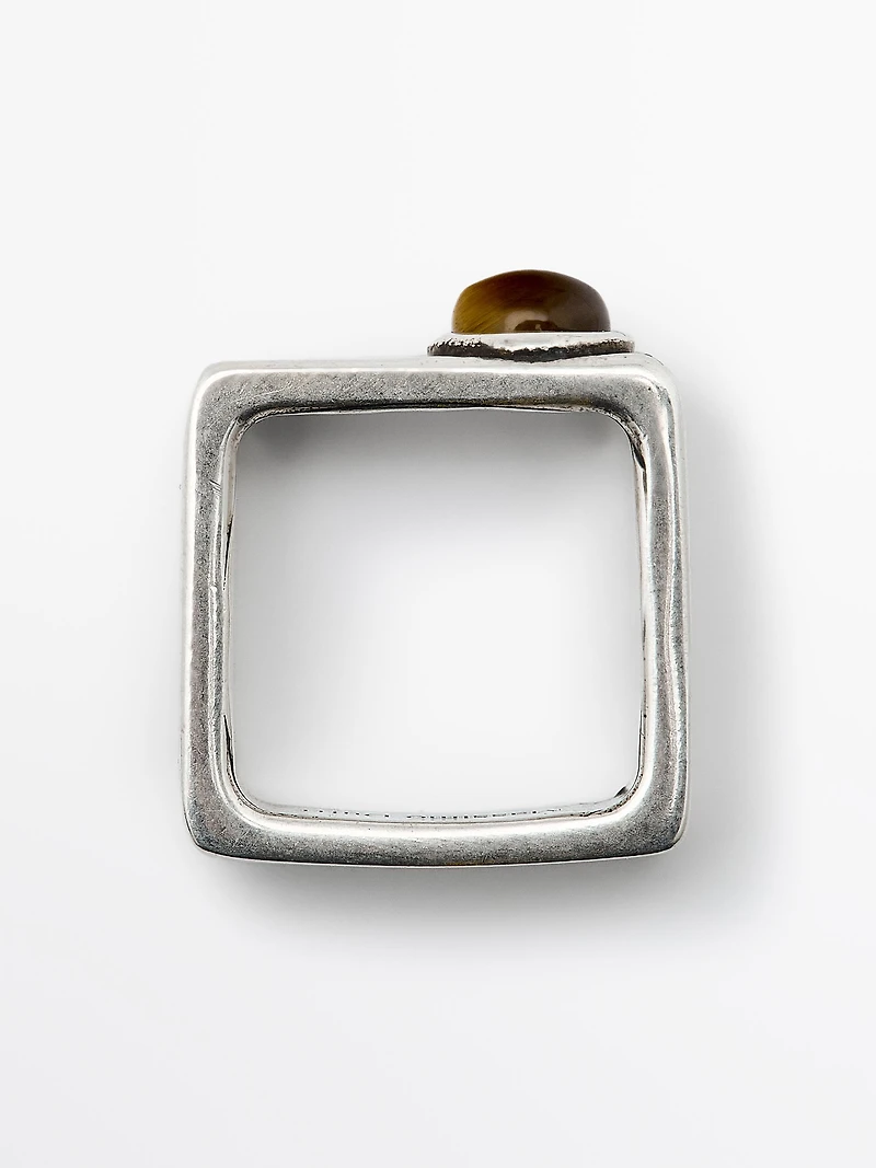Geometric rings with stone