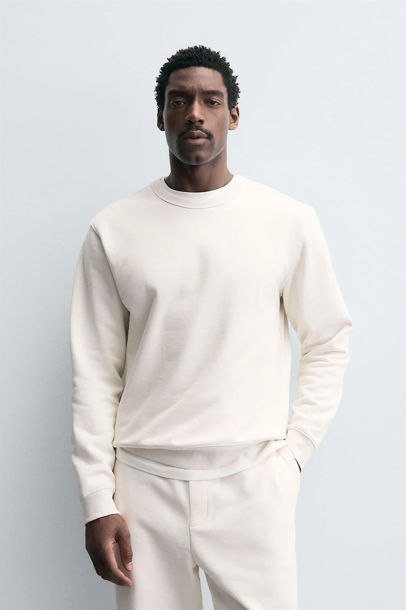 BASIC CREWNECK SWEATSHIRT