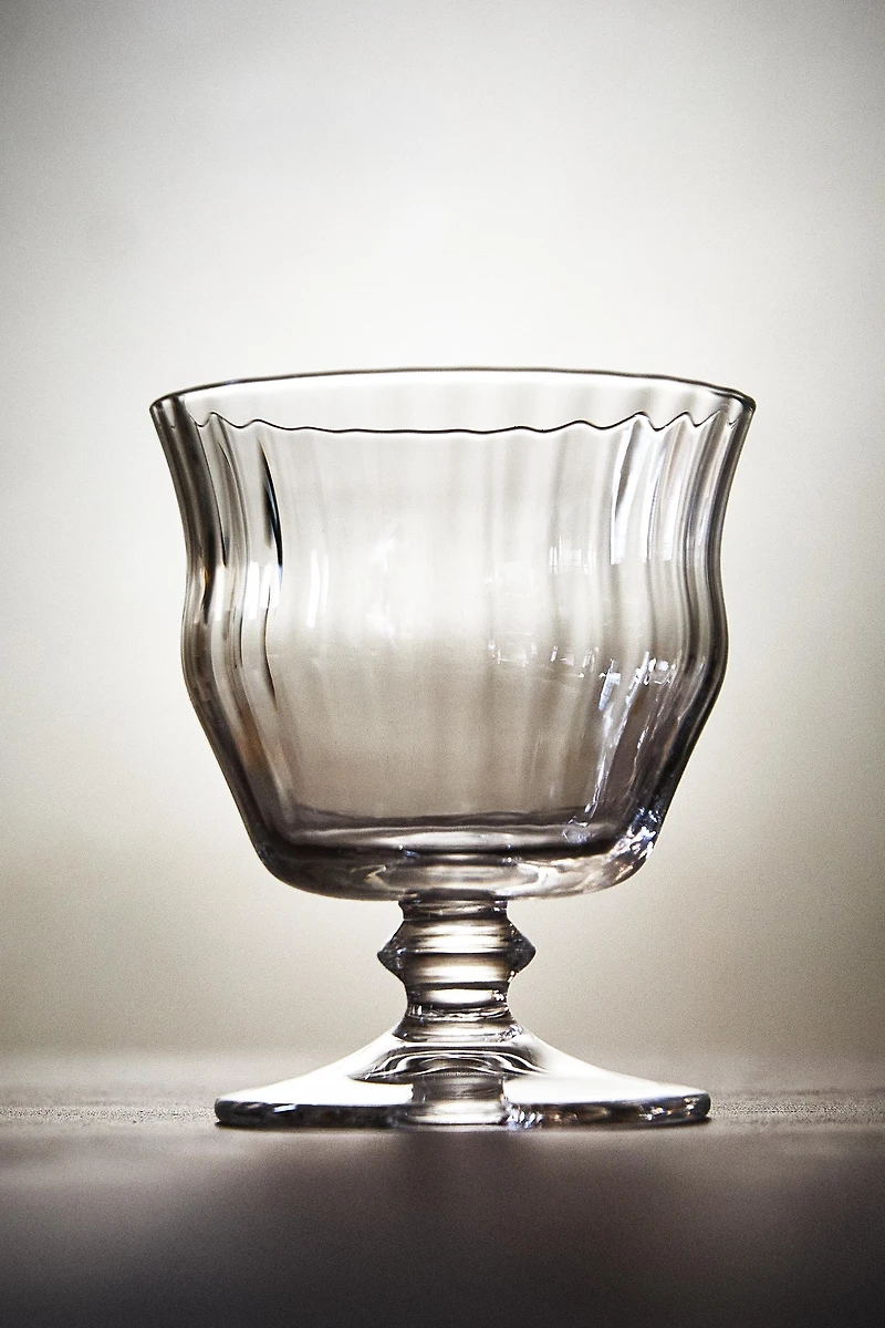 RAISED DESIGN WINE GLASS