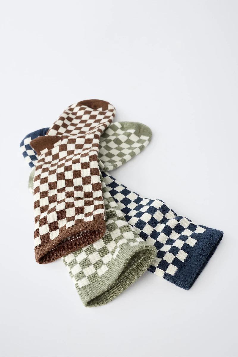 LOT DE TROIS PAIRES CHAUSSETTES MONTANTES À DAMIER