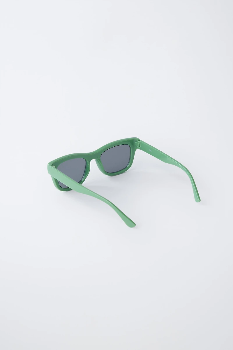 LUNETTES DE SOLEIL CARRÉES EN PLASTIQUE
