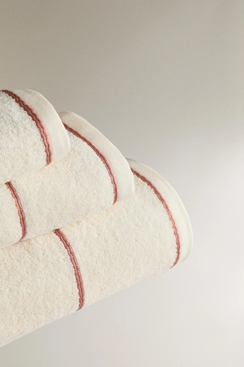 SERVIETTE DE BAIN PASSEPOIL CONTRASTANT