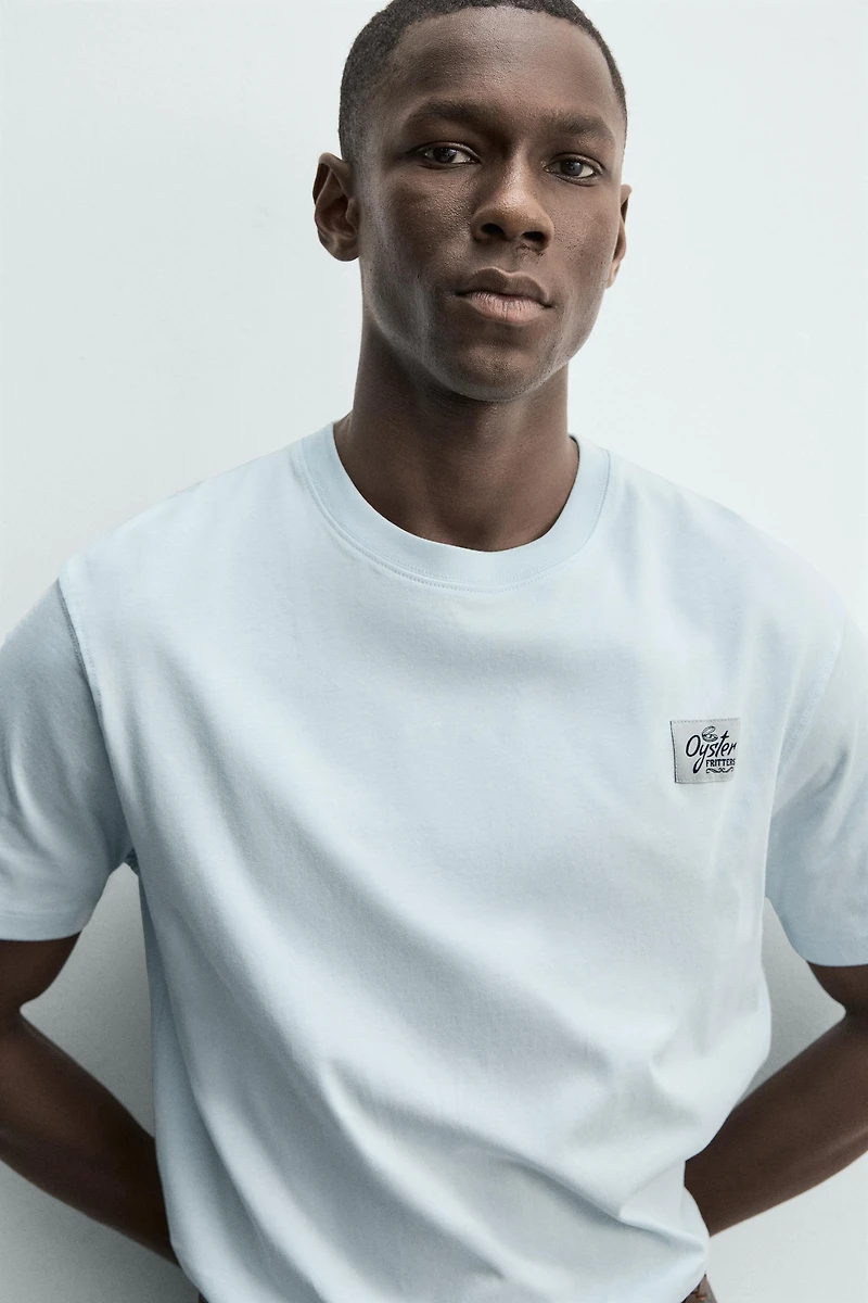 CONTRAST PRINT PATCH T-SHIRT