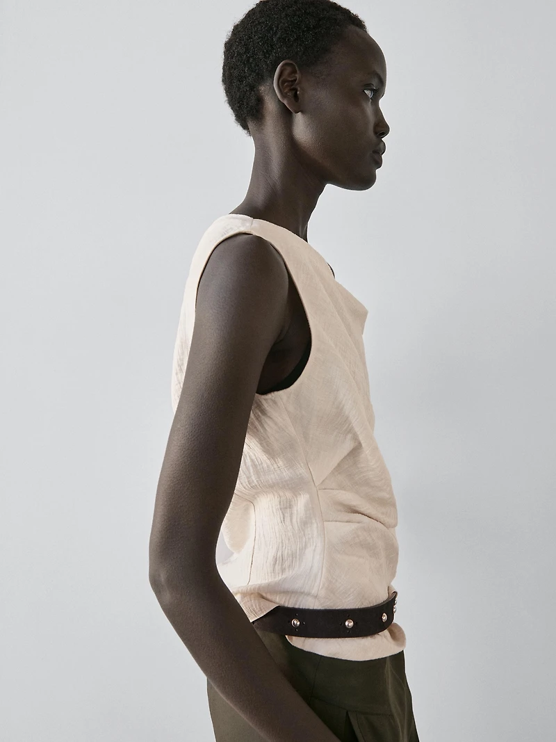 Asymmetric top with knot detail