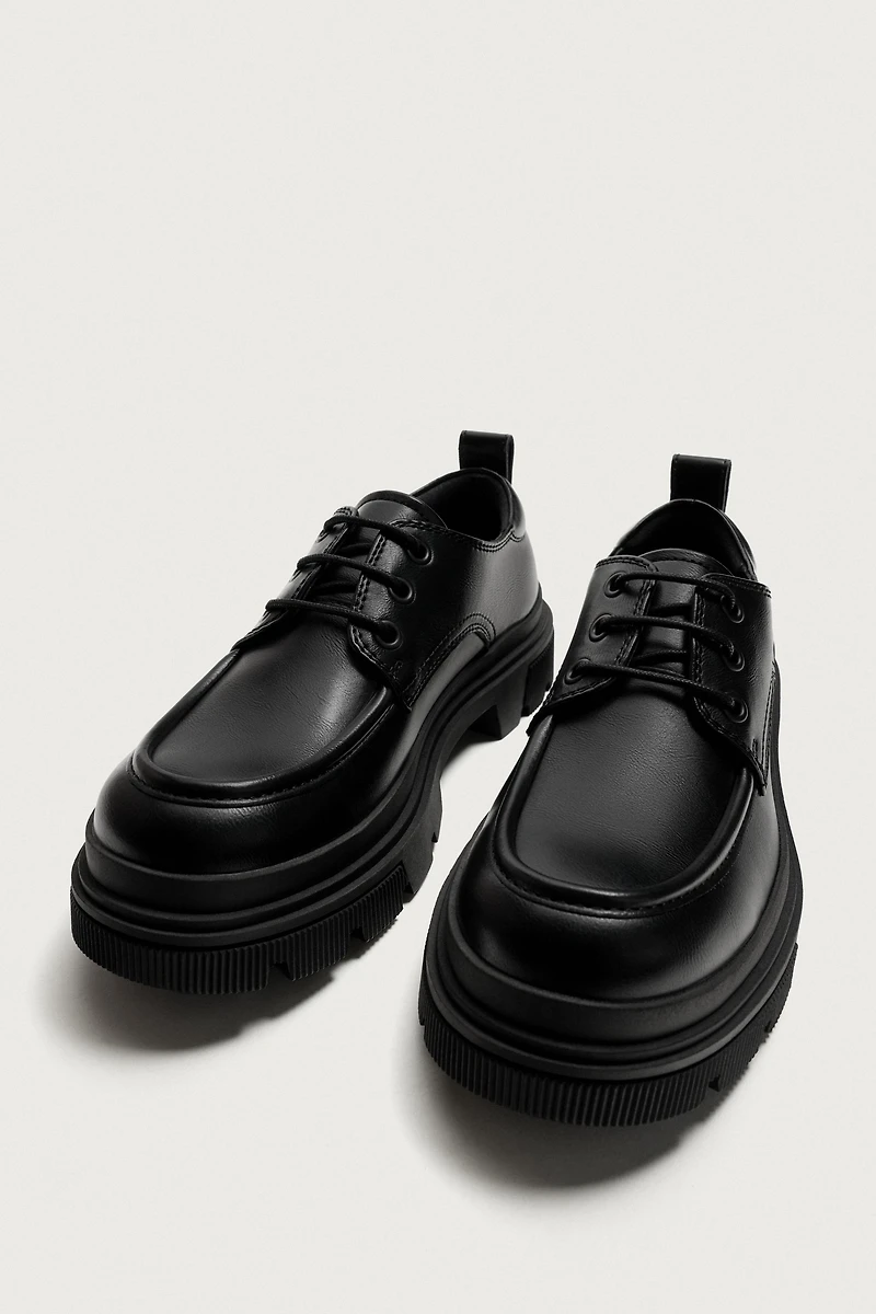 CHAUSSURES CHIC À BORDURE ET VOLUME