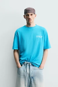 T-SHIRT EN MAILLE LAVÉE À IMPRIMÉS