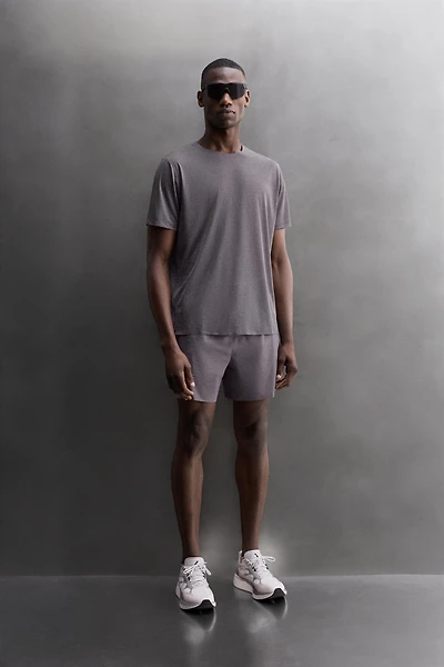 LIGHTWEIGHT STRUCTURED RUNNING T-SHIRT
