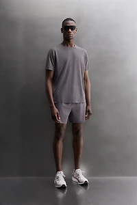 LIGHTWEIGHT STRUCTURED RUNNING T-SHIRT