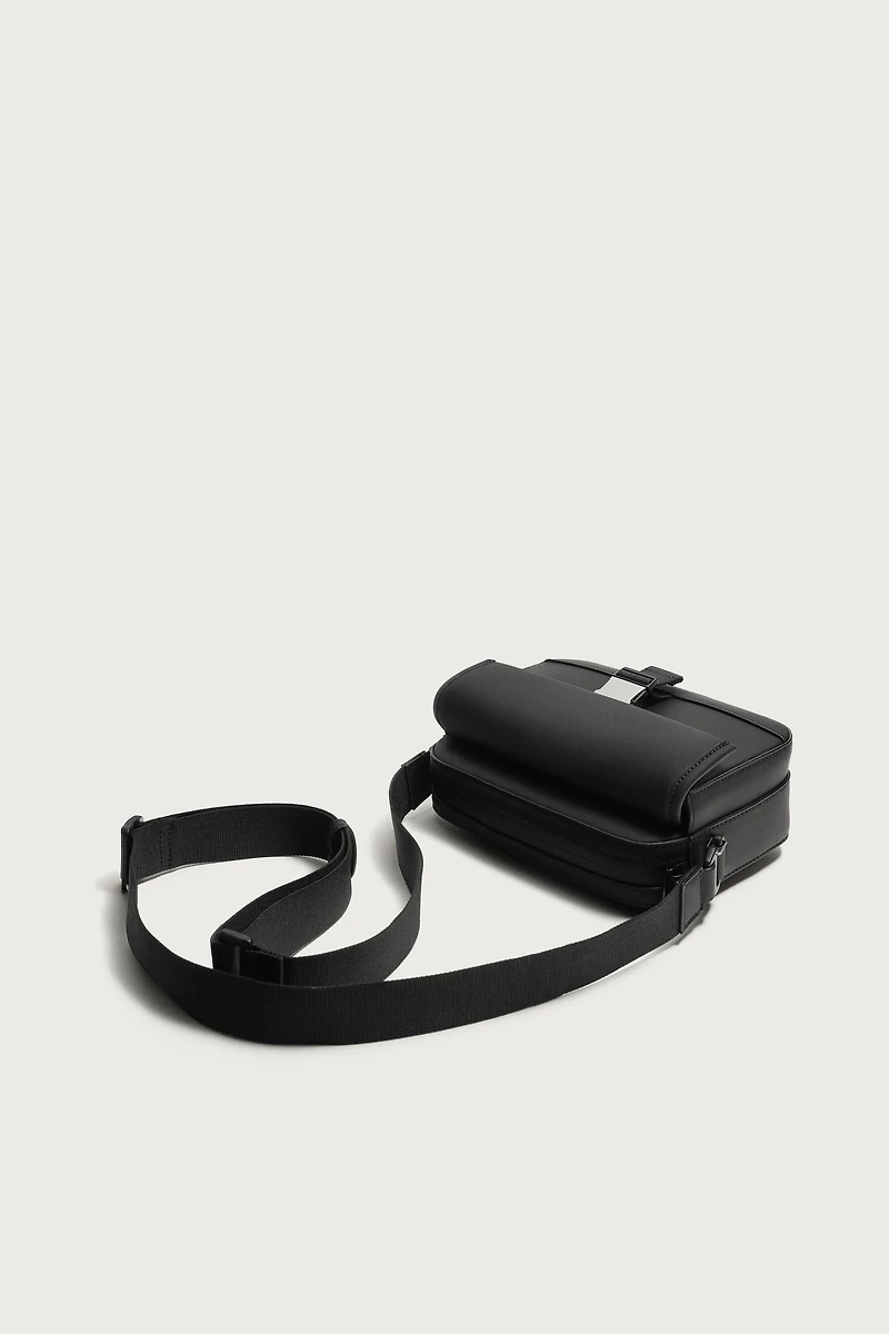 SAC BANDOULIÈRE GOMMÉ À BOUCLE