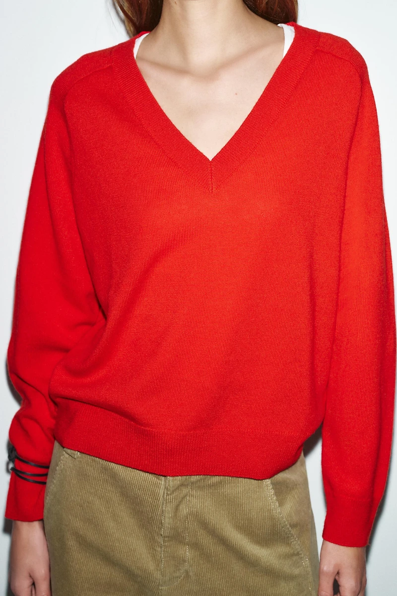 WOOL V-NECK JUMPER