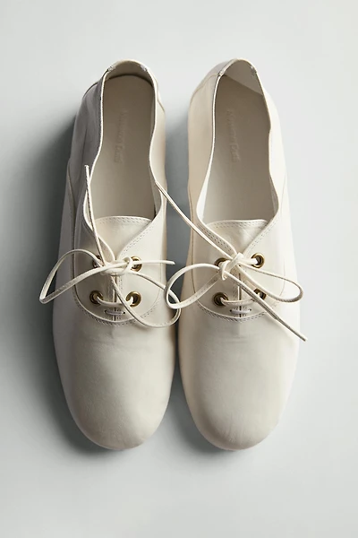Soft leather lace-up shoes