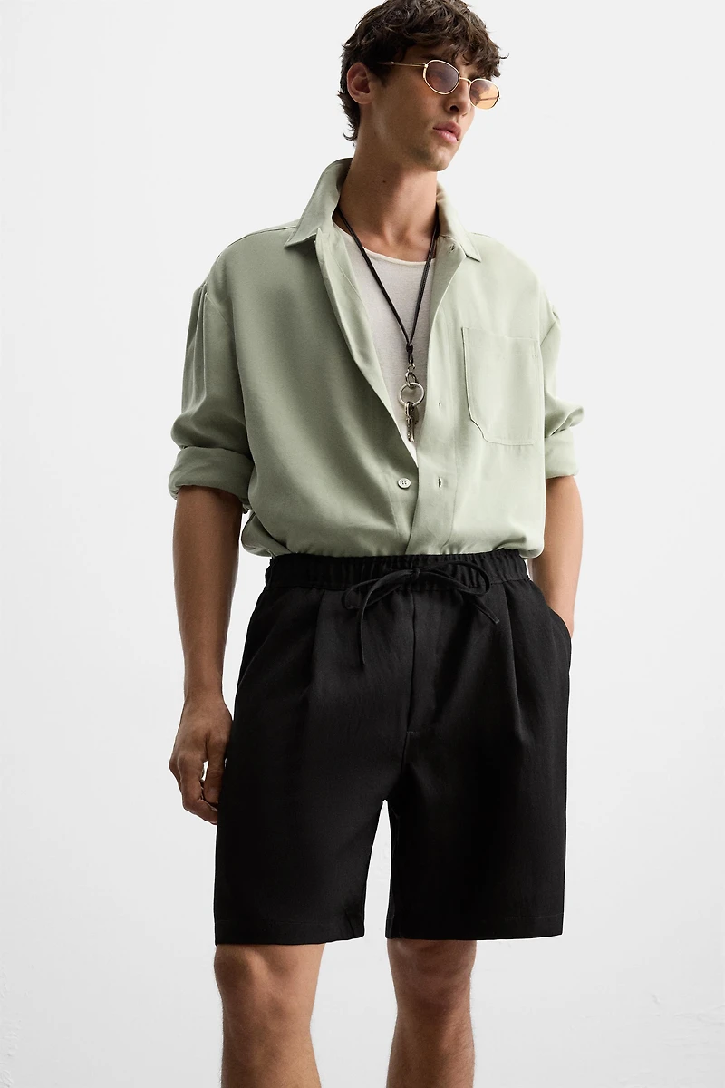 PLEATED FLOWY SHORTS