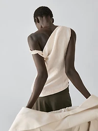 Asymmetric top with knot detail