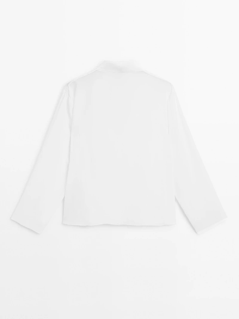 Flowing shirt with polo collar