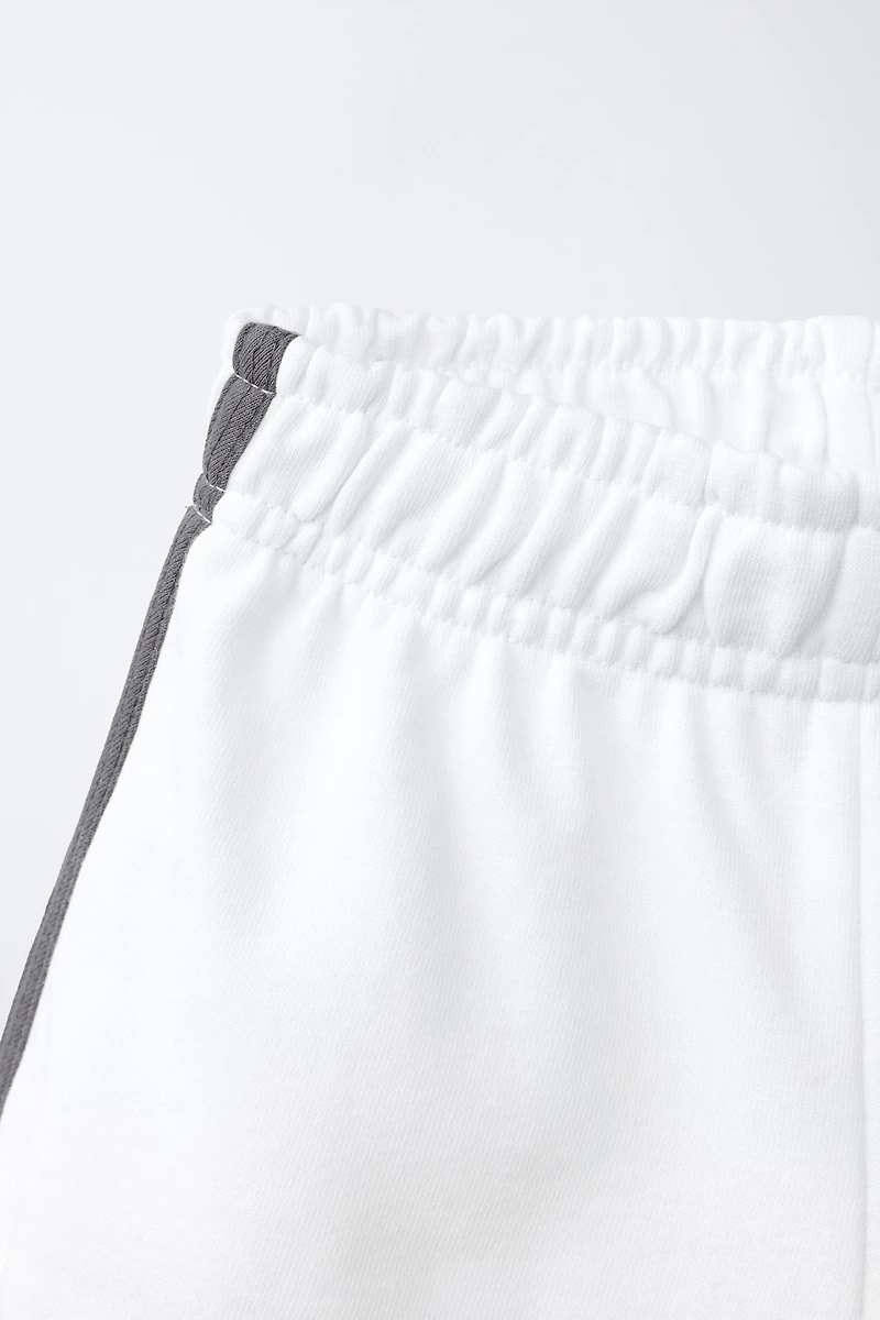 CONTRAST TEXT SHORTS