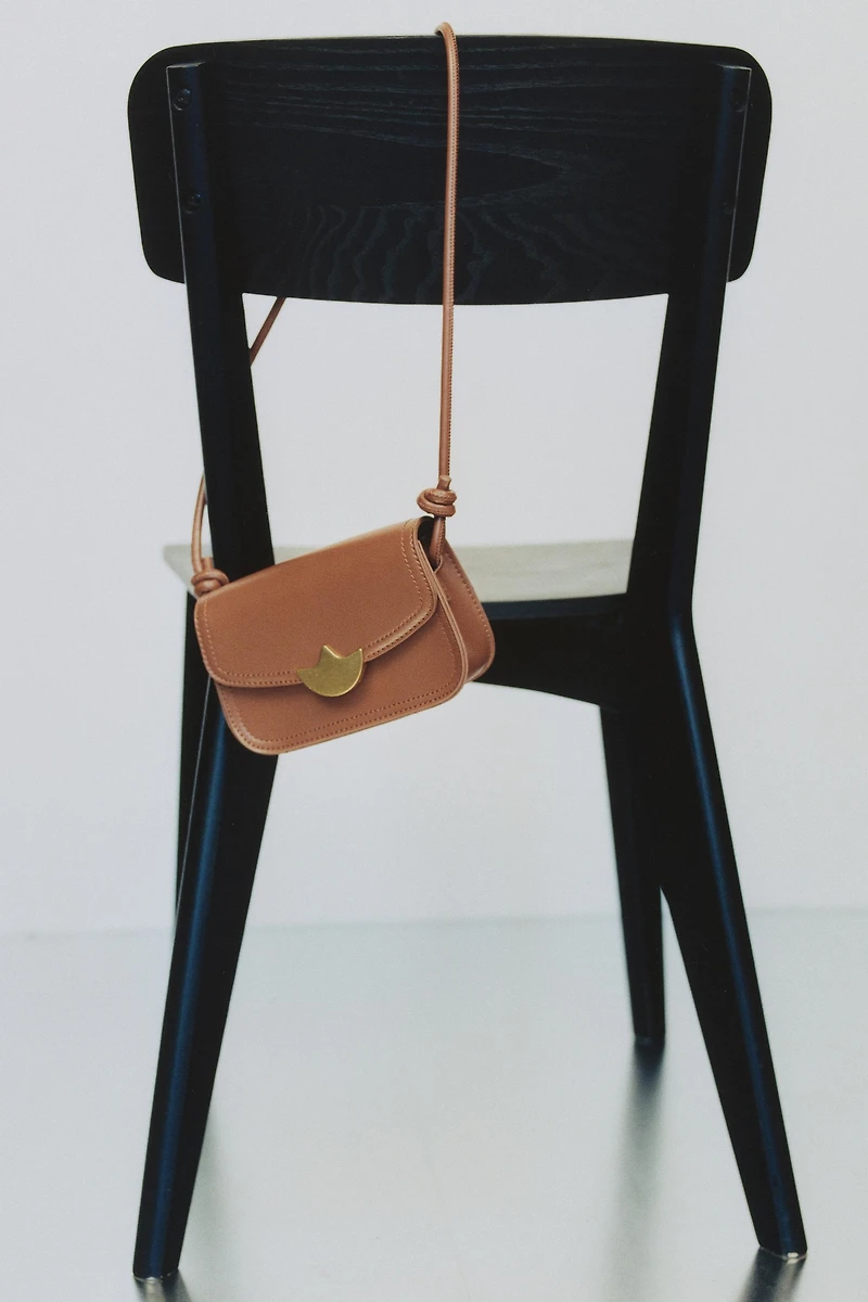TULIP DETAIL CROSSBODY BAG