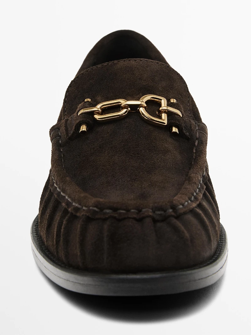 Mocassins croûte de cuir applique métallique