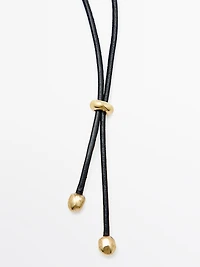 Short cocoa pendant