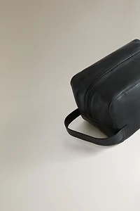 LEATHER TOILETRY BAG
