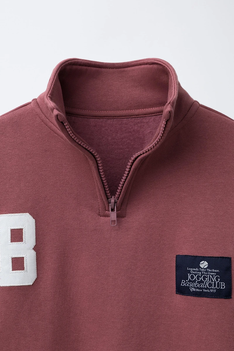 SWEAT DE JOGGING BRODÉ ET ÉTIQUETTE