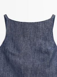 Short dress with low-cut back