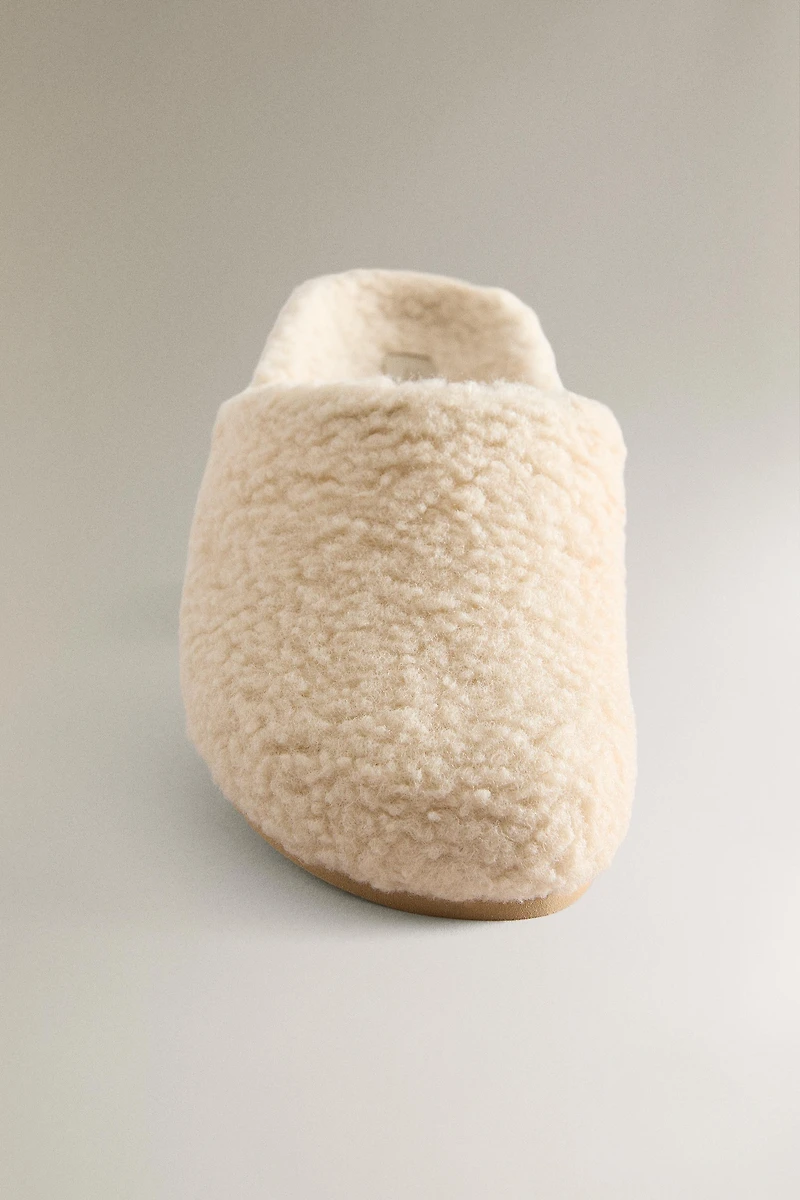 FAUX SHEARLING CLOGS