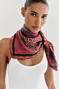 FOULARD EN SATIN À IMPRIMÉ FLEURI
