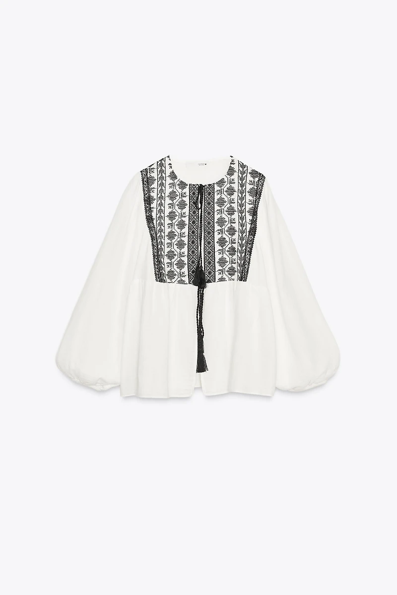 VESTE BRODERIES CONTRASTANTES