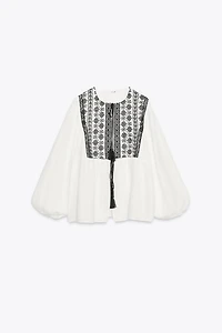 VESTE BRODERIES CONTRASTANTES