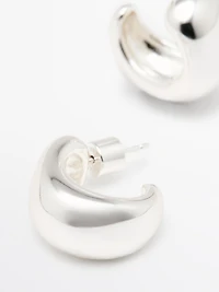Petite boucle d'oreille roche