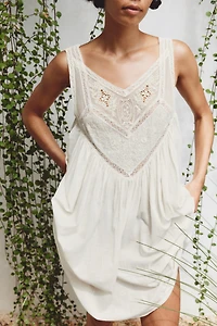 FLORAL EMBROIDERED PLEATED DRESS