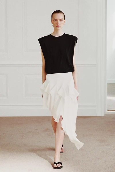 FLUID SLEEVELESS SHOULDER PAD T-SHIRT