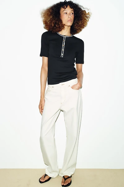 CONTRAST TRIM T-SHIRT