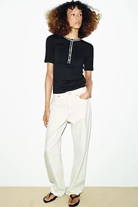 CONTRAST TRIM T-SHIRT
