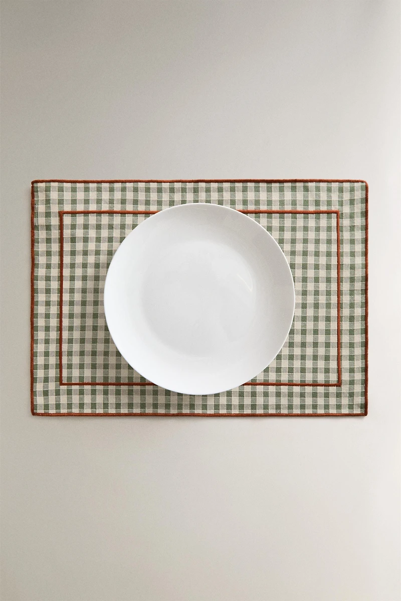 CHECK AND TOPSTITCHED PLACEMAT
