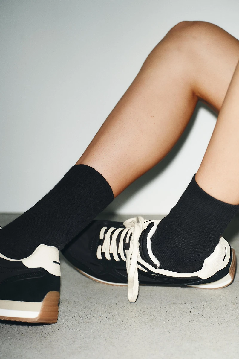 CONTRAST RUNNING SHOE