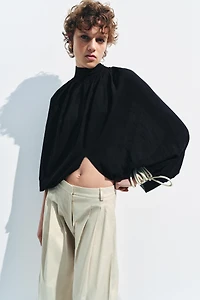 FINE KNIT CAPE TOP