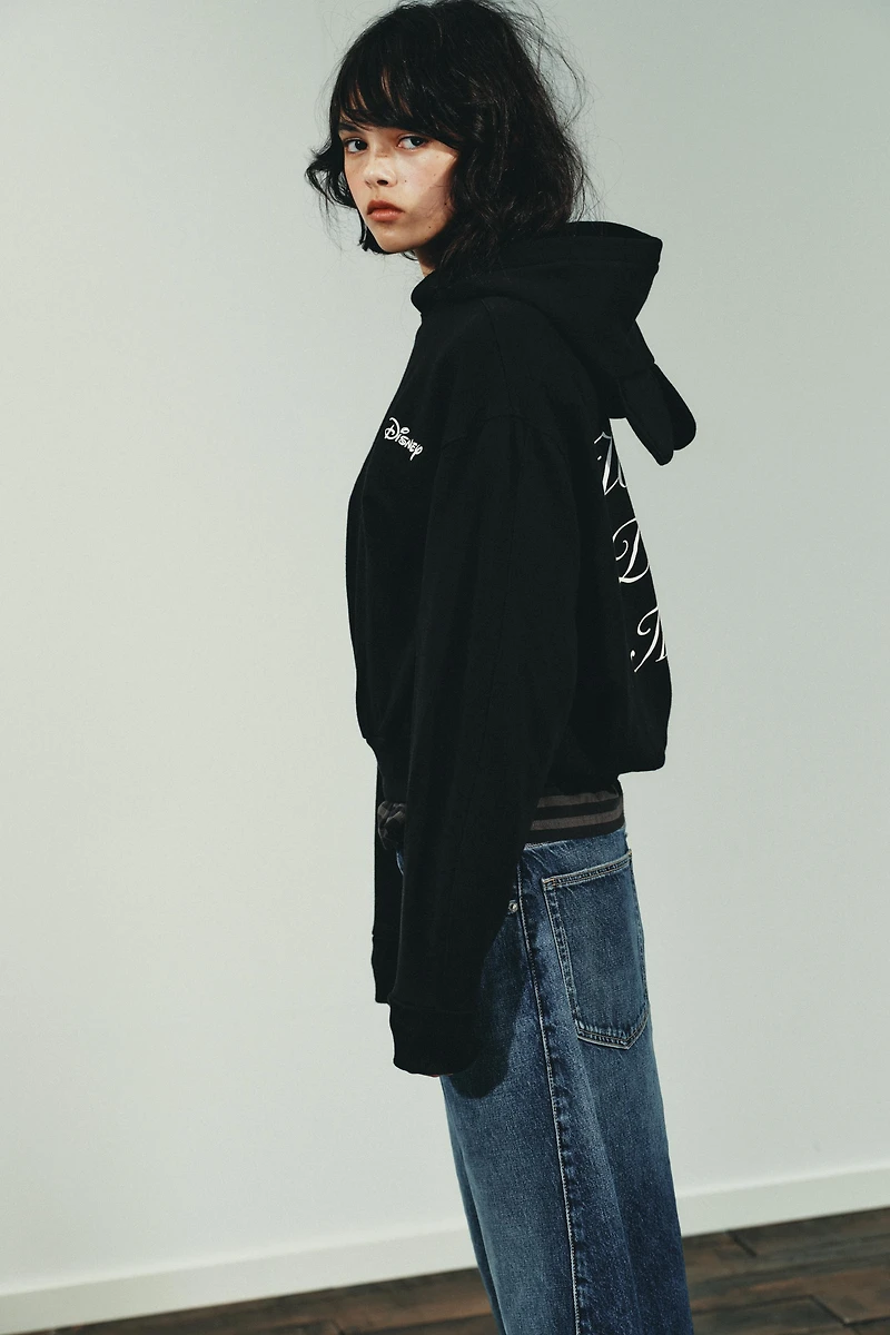 ©DISNEY TEXT SWEATSHIRT