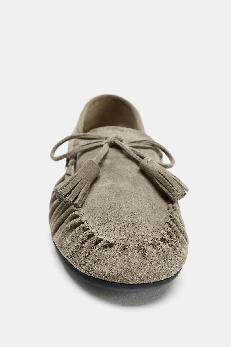 SPLIT LEATHER TASSEL LOAFERS