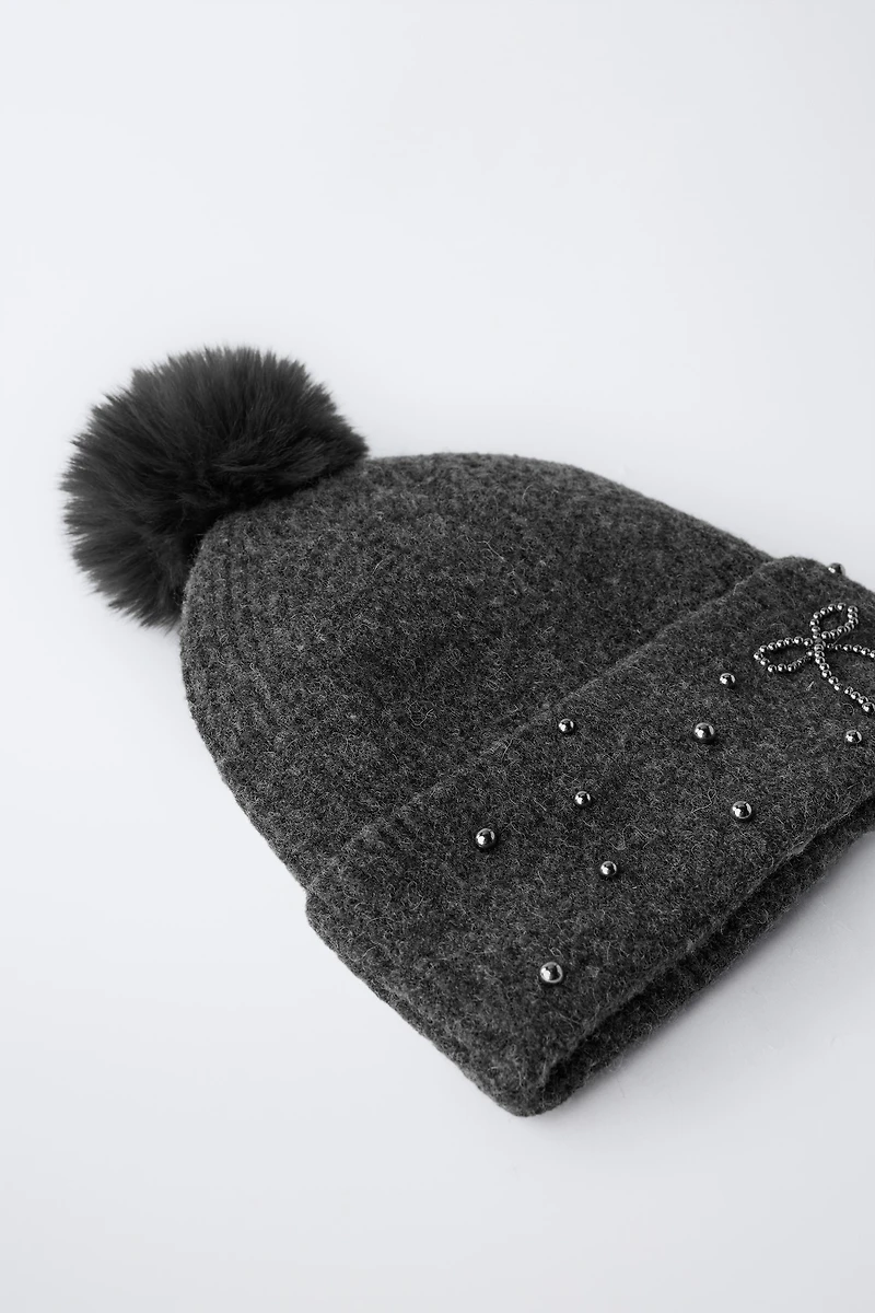 BONNET EN MAILLE BRILLANT À POMPON AVEC LAINE