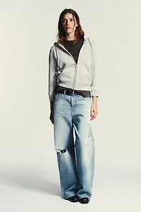 HOODED SWEATSHIRT