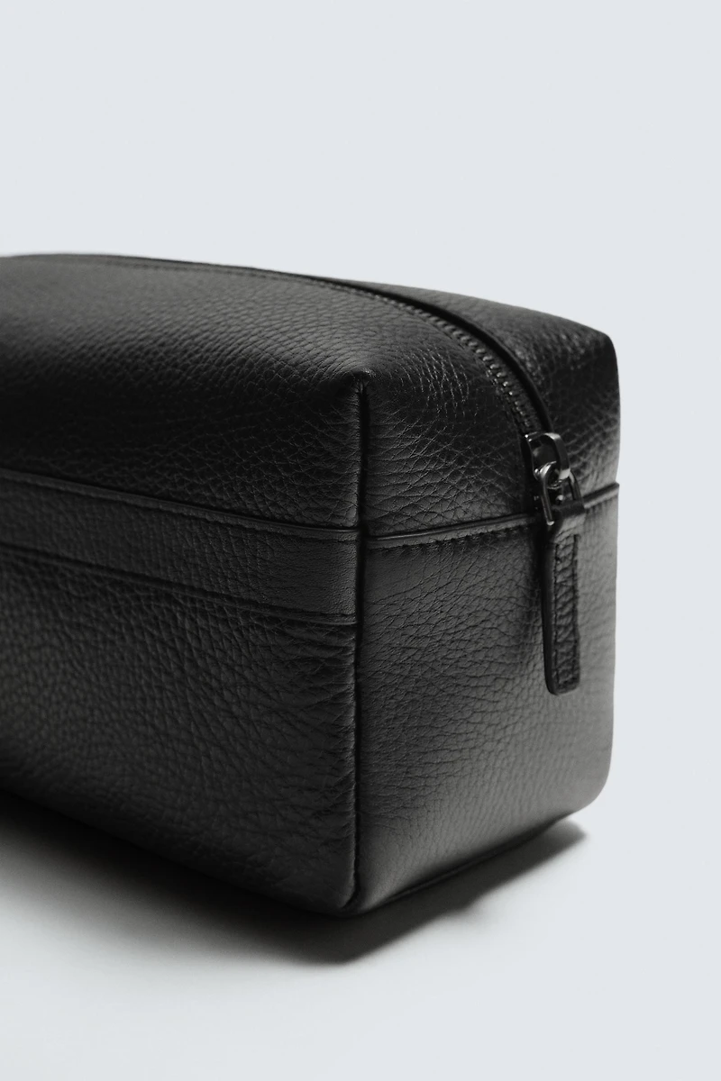LEATHER TOILETRY BAG