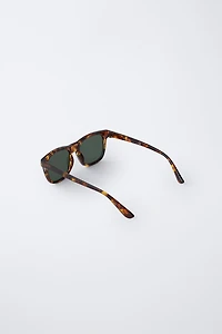 RECTANGULAR PLASTIC FRAME SUNGLASSES