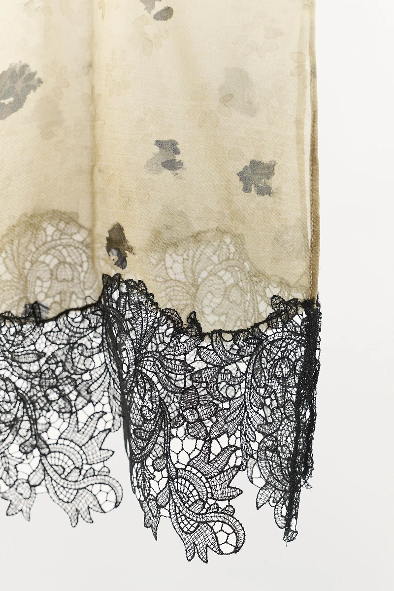 TOP IMPRIMÉ STYLE LINGERIE AVEC DENTELLE
