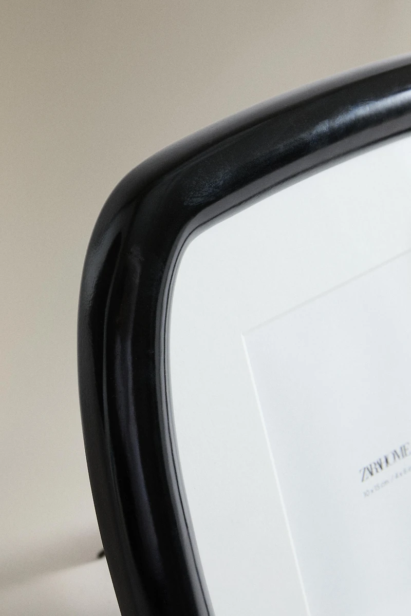 OVAL WOODEN PICTURE FRAME