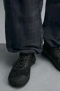 BASKETS À SEMELLE IRRÉGULIÈRE