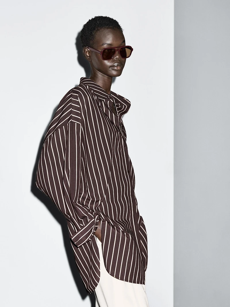 Loose-fitting striped shirt