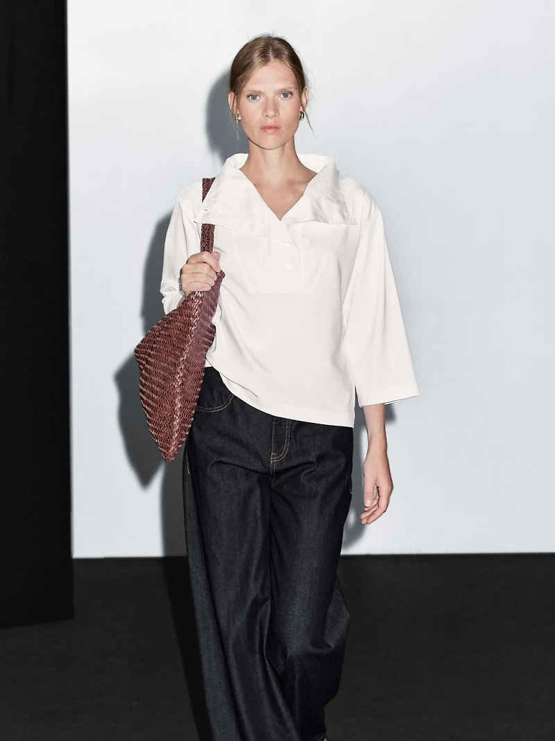 100% cotton mid-rise wide-leg jeans