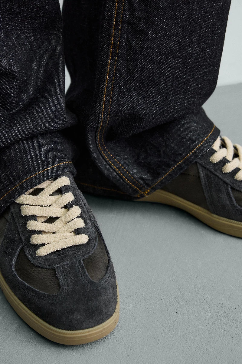 RETRO STYLE SNEAKERS